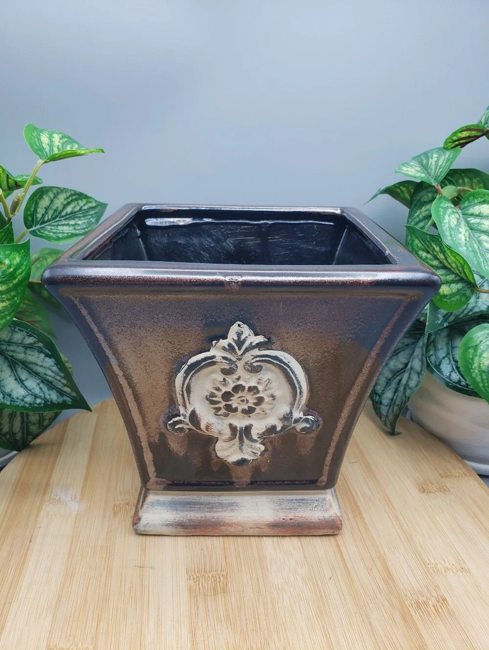 Tuscan Style Ceramic Planter Distressed Rustic Glaze w/ Medallions Pottery